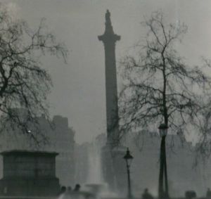 634px-Nelson's_Column_during_the_Great_Smog_of_1952